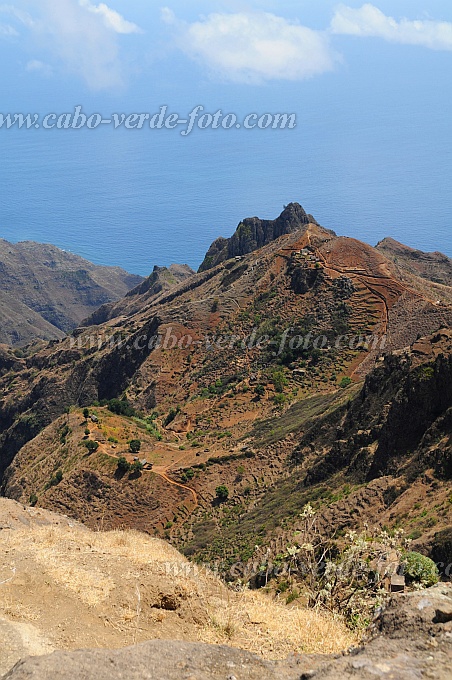 Santo Anto : Pico da Cruz Lombo Carrosco : view at Covadinha Casas de Tope : Landscape MountainCabo Verde Foto Gallery