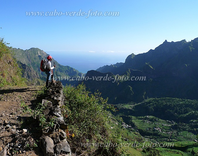 Santo Anto : Cova de Paul : hiking trail : Landscape MountainCabo Verde Foto Gallery