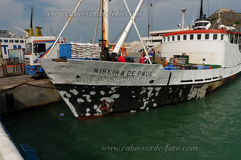 Insel: So Vicente  Wanderweg:  Ort: Porto Grande Gare Martima Motiv: Schiff Ribeira de Paul Motivgruppe: Technology Transport © Pitt Reitmaier www.Cabo-Verde-Foto.com