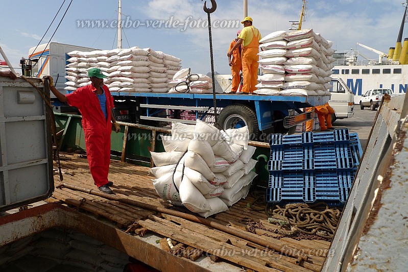 So Vicente : Porto Grande Gare Martima : Boat Ribeira de Paul : Technology TransportCabo Verde Foto Gallery