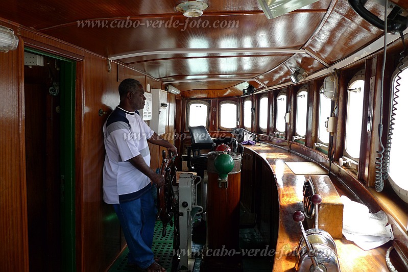 So Vicente : Porto Grande Gare Martima : Boat Ribeira de Paul : Technology TransportCabo Verde Foto Gallery