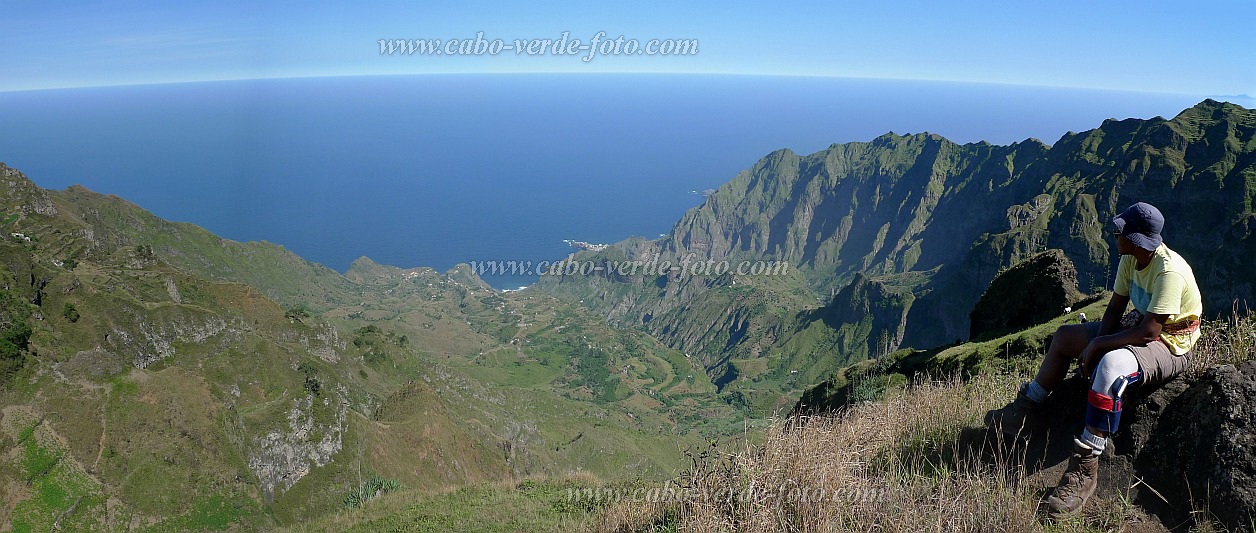 Santo Anto : Pico da Cruz Janela Lombo de Tampa : view on valeys of Janela and Penede : Landscape MountainCabo Verde Foto Gallery