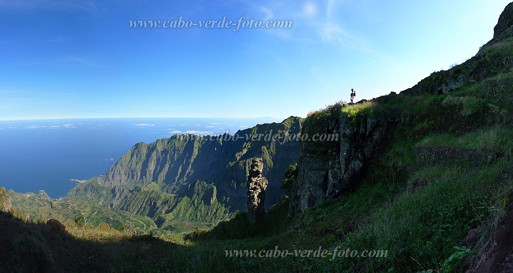 Insel: Santo Anto  Wanderweg: 105 Ort: Pico da Cruz Janela Lombo de Tampa Motiv: Blick auf die Tler von Janela und Penede Motivgruppe: Landscape Mountain © Pitt Reitmaier www.Cabo-Verde-Foto.com