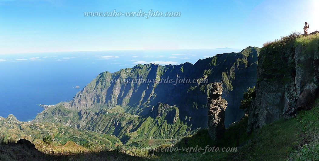 Santo Anto : Pico da Cruz Janela : view on the valeys of Janela and Penede : Landscape MountainCabo Verde Foto Gallery