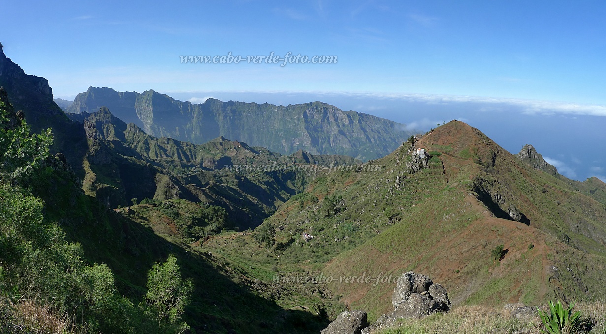 Santo Anto : Pico da Cruz Tope Carrosco : view over Covadinha : Landscape MountainCabo Verde Foto Gallery