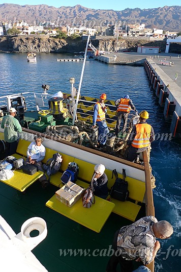 Santo Anto : Porto Novo Cais : ferry : Landscape SeaCabo Verde Foto Gallery