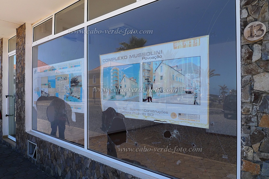 Santo Anto : Ponta do Sol : Row of shops in the historic city centre Vandalism : Landscape TownCabo Verde Foto Gallery