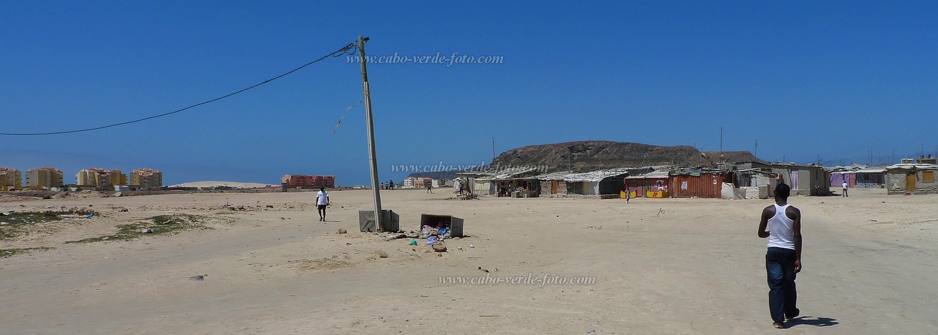 Boa Vista : Sal Rei Barraca : Slum Barraca and Hotel building sites at Praia Cabral : Landscape TownCabo Verde Foto Gallery