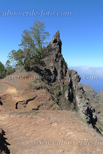 Insel: Santo Anto  Wanderweg: 103a Ort: Santa Isabel  Selada de Estraga Motiv: Felsnadel Motivgruppe: Landscape Mountain © Pitt Reitmaier www.Cabo-Verde-Foto.com