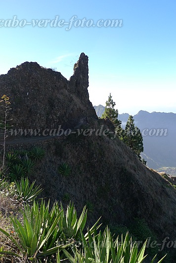 Santo Anto : Santa Isabel Fio de Faca : rock tower : Landscape MountainCabo Verde Foto Gallery