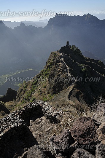 Insel: Santo Anto  Wanderweg: 103a Ort: Santa Isabel Fio de Faca Motiv: Wanderweg Motivgruppe: Landscape Mountain © Pitt Reitmaier www.Cabo-Verde-Foto.com