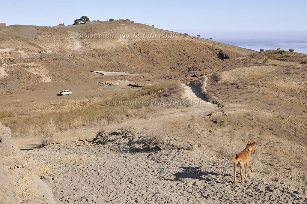 Santo Antão : Norte Cha de Feijoal : herdsmen donkeys at the waterpoint : Landscape DesertCabo Verde Foto Gallery