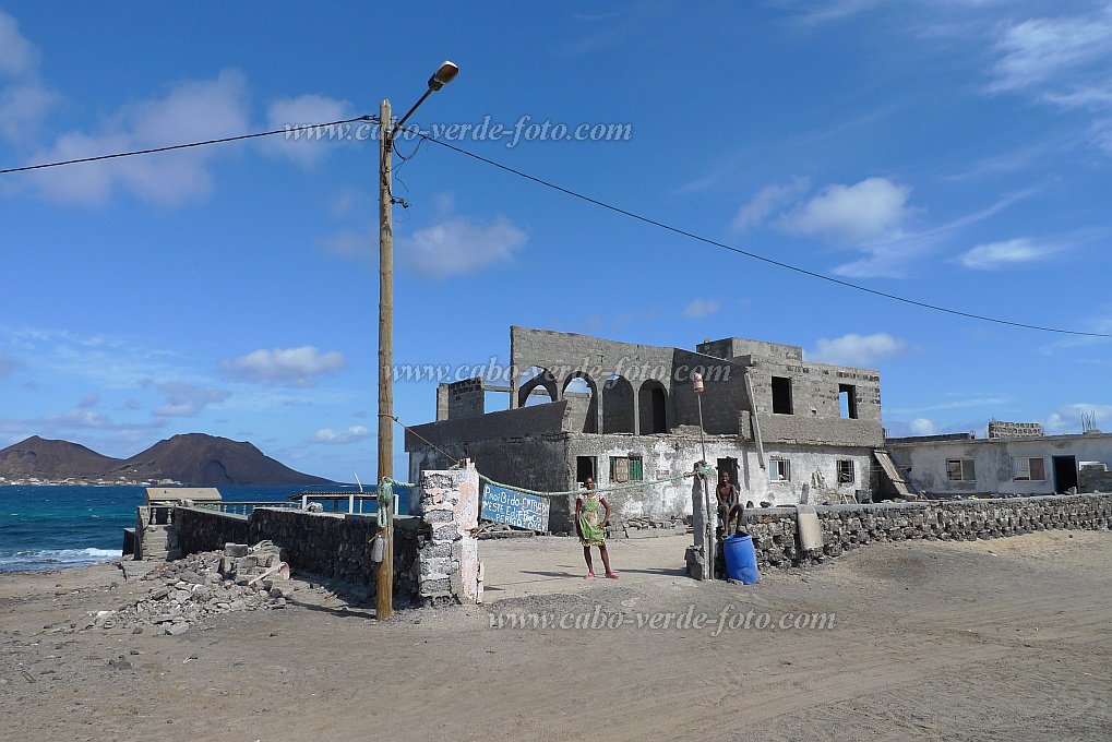 So Vicente : Calhau Vila Miseria : New building ruin in danger of collapse : Technology ArchitectureCabo Verde Foto Gallery