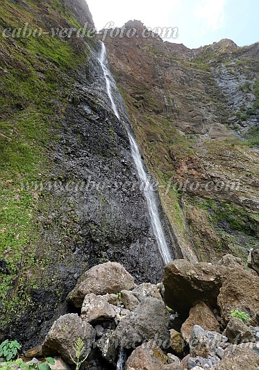 Insel: Santo Anto  Wanderweg:  Ort: R de Neve Motiv: Wasserfall Motivgruppe: Landscape Mountain © Pitt Reitmaier www.Cabo-Verde-Foto.com