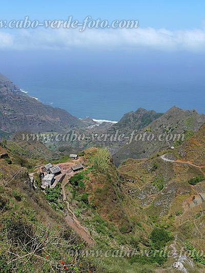 Insel: Santo Anto  Wanderweg: 103 Ort: Santa Isabel Motiv: Wanderweg Ribeirozinho - Santa Isabel Motivgruppe: Landscape Mountain © Pitt Reitmaier www.Cabo-Verde-Foto.com