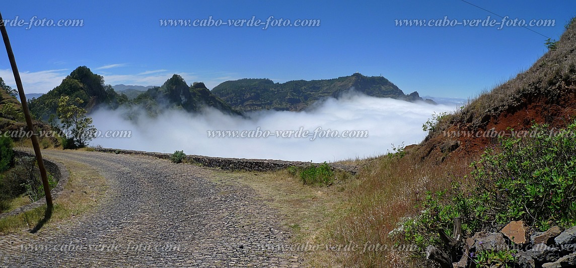 Santo Anto : Pico da Cruz : nuvens : Landscape MountainCabo Verde Foto Gallery
