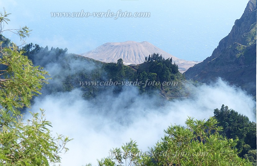 Santo Anto : Lombo de Carrosco Gudo sem Voz : view on Gudo sem voz und Tubaro : Landscape MountainCabo Verde Foto Gallery