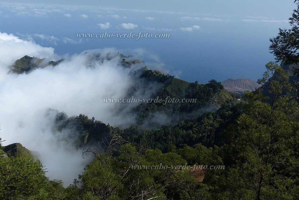 Insel: Santo Anto  Wanderweg: 105 Ort: Lombo de Carrosco Gudo sem Voz Motiv: Blick auf Gudo sem Voz Motivgruppe: Landscape Mountain © Pitt Reitmaier www.Cabo-Verde-Foto.com