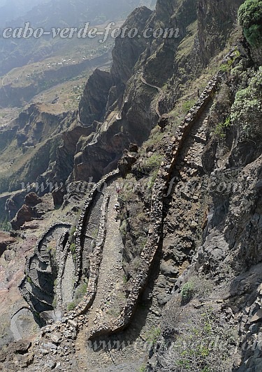 Insel: Santo Anto  Wanderweg: 309 Ort: Bordeira de Norte Motiv: Serpentinenweg Motivgruppe: Landscape Mountain © Pitt Reitmaier www.Cabo-Verde-Foto.com