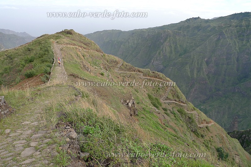 Santo Anto : Ch de Mato : hiking trail to Losn : Landscape MountainCabo Verde Foto Gallery