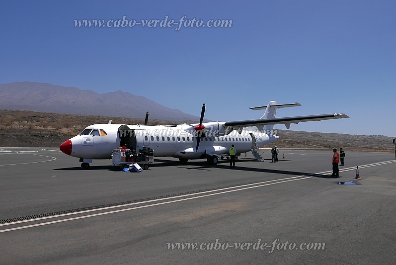 Insel: Fogo  Wanderweg:  Ort: Sao Filipe  Aeroporto Motiv: bulgarische Leihmaschine Flugzeug ATR Motivgruppe: Technology Transport © Pitt Reitmaier www.Cabo-Verde-Foto.com