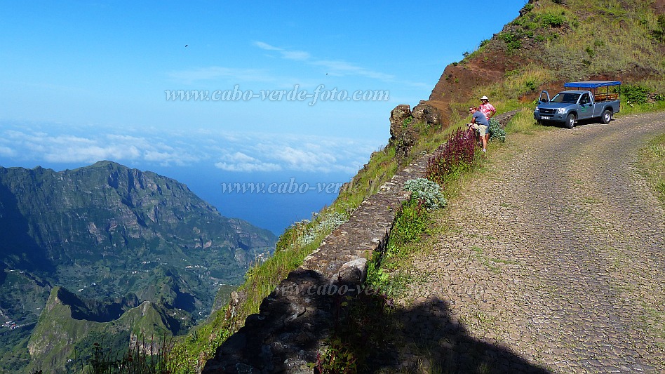 Santo Anto : Pico da Cruz : Estrada de Montanha vista a Ra de Pal : Landscape MountainCabo Verde Foto Gallery