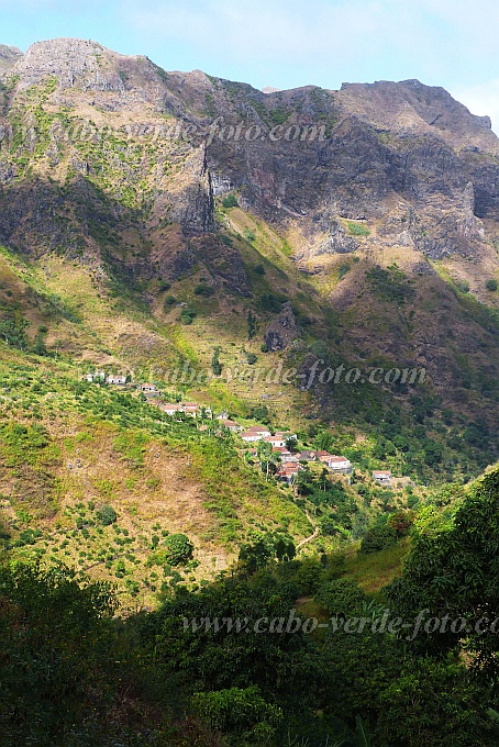 Santiago : Achada Lagoa : vista a Lagoa : Landscape MountainCabo Verde Foto Gallery