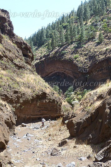 Santo Anto : Ribeira de Poi : hiking trail canyon : Landscape MountainCabo Verde Foto Gallery