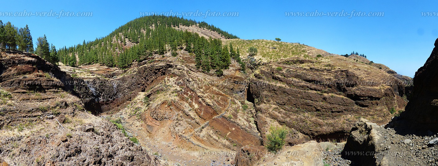 Santo Anto : Ribeira de Poi : hiking trail canyon water source : Landscape MountainCabo Verde Foto Gallery