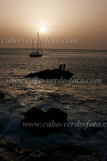 Brava : Feija de Agua : sunset with Sahara dust : Landscape SeaCabo Verde Foto Gallery