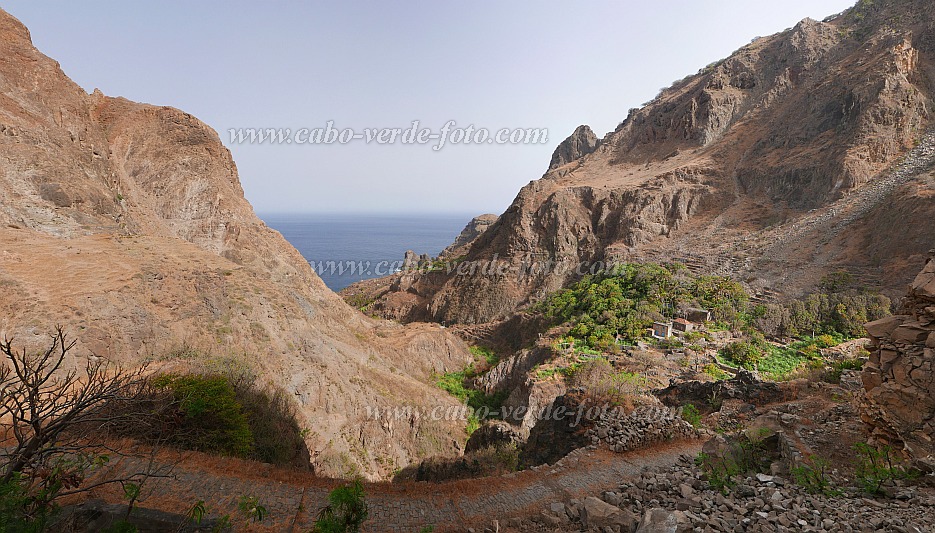 Brava : Feija de Agua Lagoa : hiking trail : Landscape MountainCabo Verde Foto Gallery