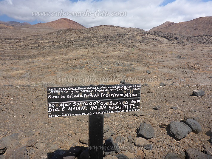 Santo Anto : Canjana Praia Formosa : memorial cross : History siteCabo Verde Foto Gallery