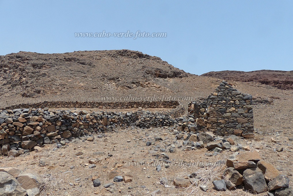 Insel: Santo Anto  Wanderweg: 318 Ort: Praia Formosa Motiv: Ruine eines Hauses aus den 1940er Motivgruppe: History site © Pitt Reitmaier www.Cabo-Verde-Foto.com