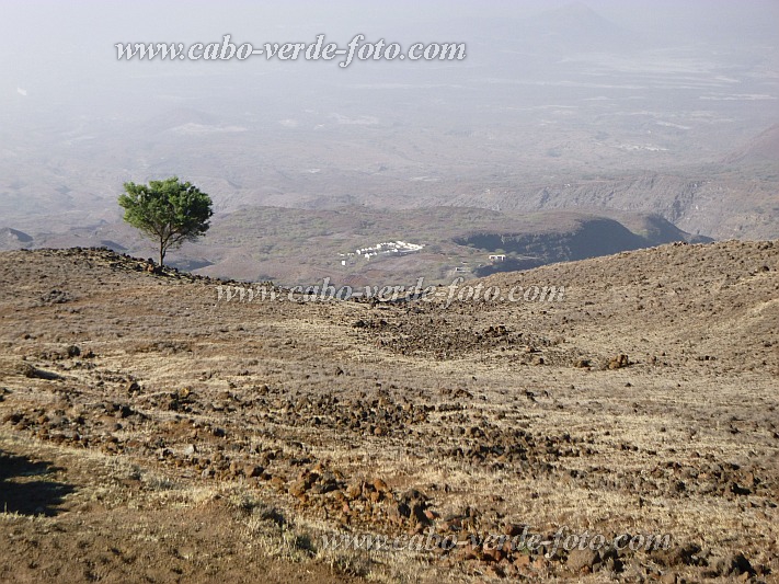 Santo Antão : Mesa : Mesa in the haze : Landscape DesertCabo Verde Foto Gallery