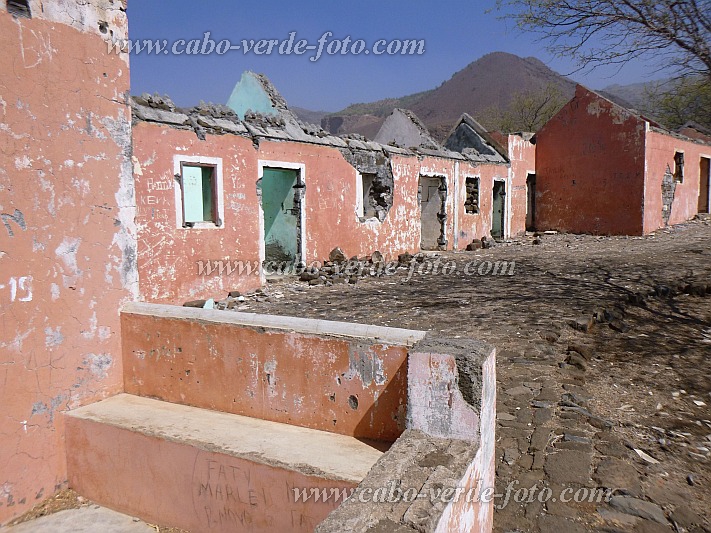 Santo Anto : Mesa : ruins : LandscapeCabo Verde Foto Gallery