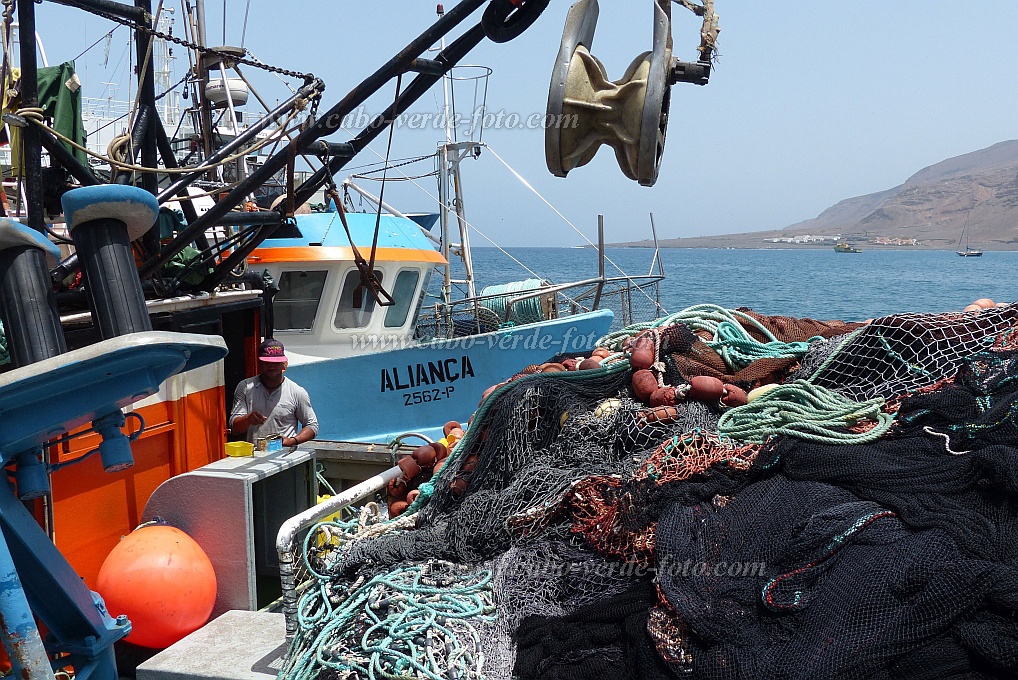 Insel: So Nicolau  Wanderweg: - Ort: Tarrafal Motiv: Fischtrawler Motivgruppe: Technology Fishery © Pitt Reitmaier www.Cabo-Verde-Foto.com