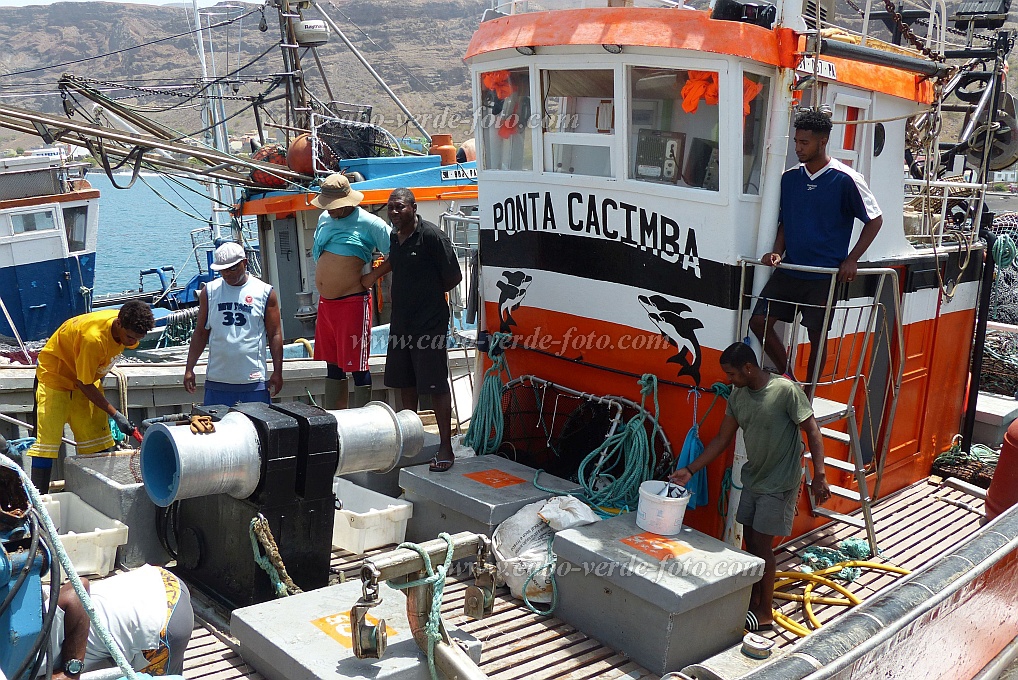 Insel: So Nicolau  Wanderweg: - Ort: Tarrafal Motiv: Fischtrawler Motivgruppe: Technology Fishery © Pitt Reitmaier www.Cabo-Verde-Foto.com