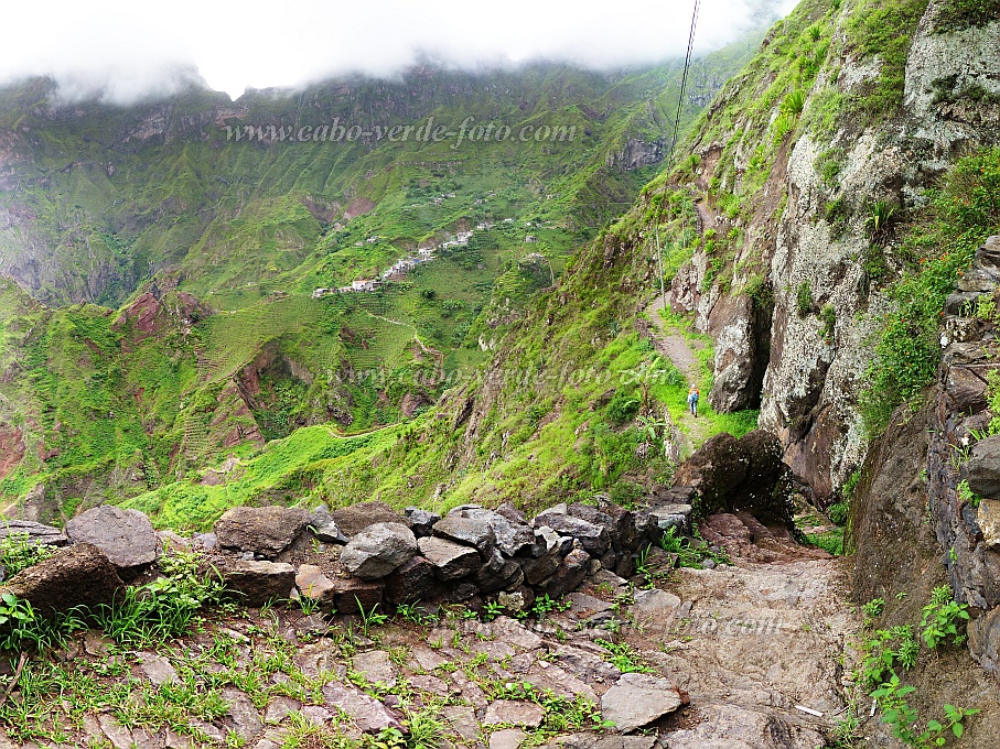 Santo Anto : Losna : hiking trail view on Rabo Curto : Landscape MountainCabo Verde Foto Gallery