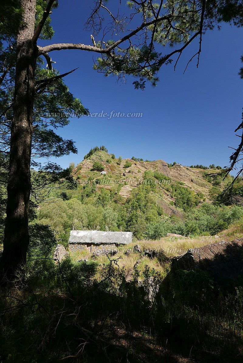 Insel: Santo Anto  Wanderweg: 106a Ort: Gudo sem voz Pero Dias Motiv: Blick auf Gudo sem Voz Motivgruppe: Landscape © Pitt Reitmaier www.Cabo-Verde-Foto.com