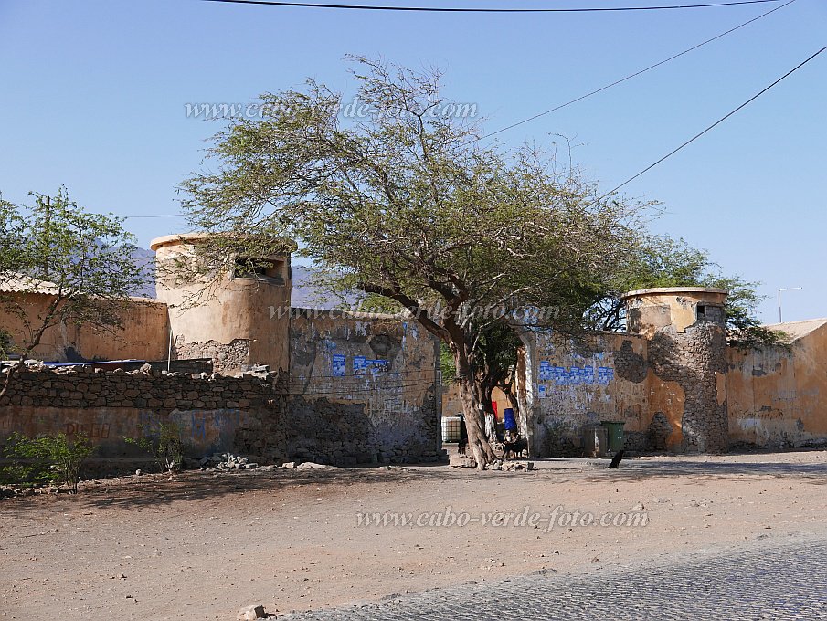 Insel: Santo Anto  Wanderweg: - Ort: Porto Novo Motiv: Kaserne Portugiesische Kolonialarmee Motivgruppe: History site © Pitt Reitmaier www.Cabo-Verde-Foto.com