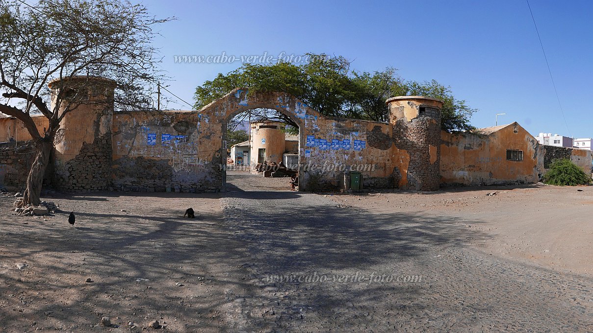 Insel: Santo Anto  Wanderweg: - Ort: Porto Novo Motiv: Kaserne Portugiesische Kolonialarmee Motivgruppe: History site © Pitt Reitmaier www.Cabo-Verde-Foto.com