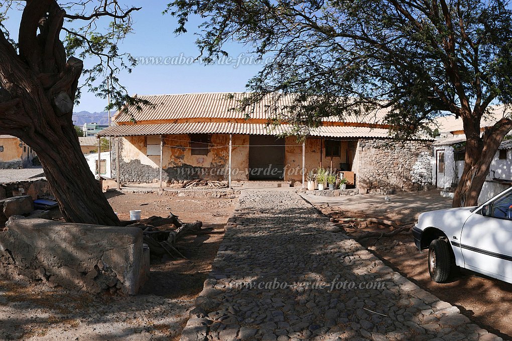 Santo Anto : Porto Novo : Quartel do Exrcito Colonial Portugus : History siteCabo Verde Foto Gallery