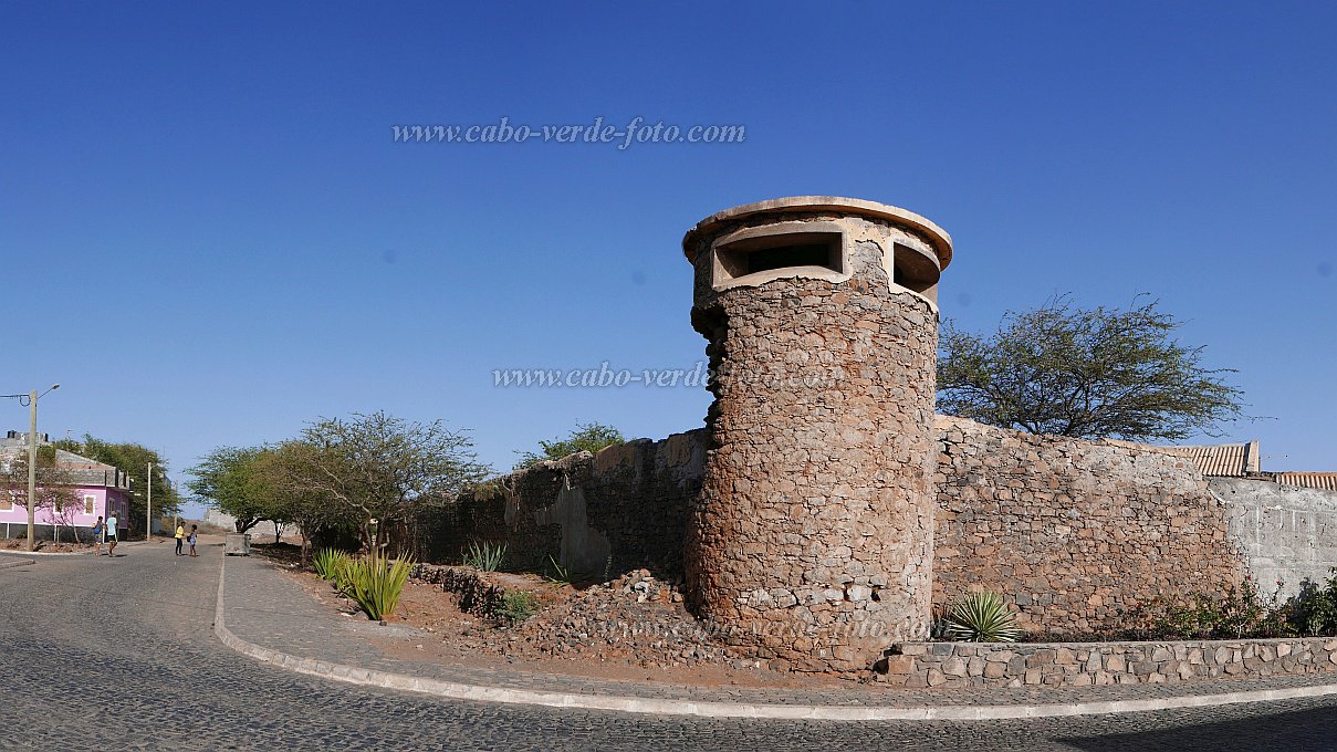 Santo Anto : Porto Novo : Quartel do Exrcito Colonial Portugus : History siteCabo Verde Foto Gallery