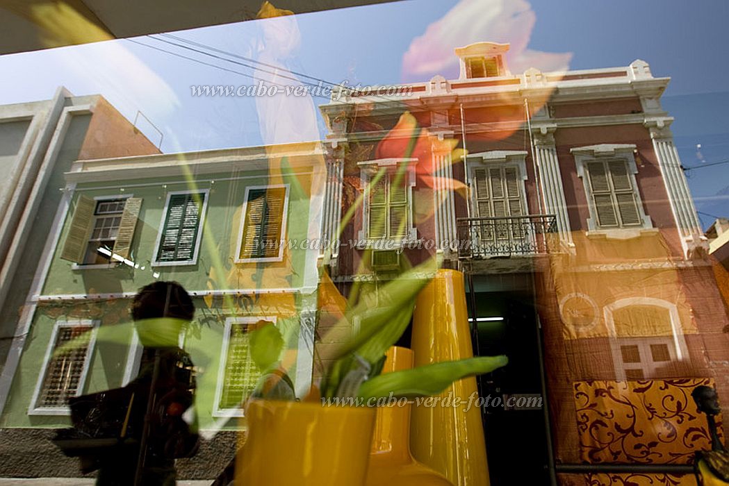 S�o Vicente : Mindelo : in the mirror : Landscape TownCabo Verde Foto Gallery