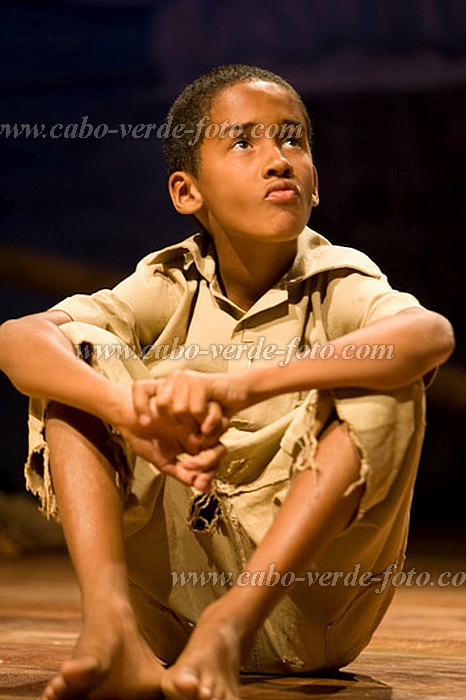 Insel: So Vicente  Wanderweg:  Ort: Mindelo Motiv: Theater Motivgruppe: People Recreation © Florian Drmer www.Cabo-Verde-Foto.com