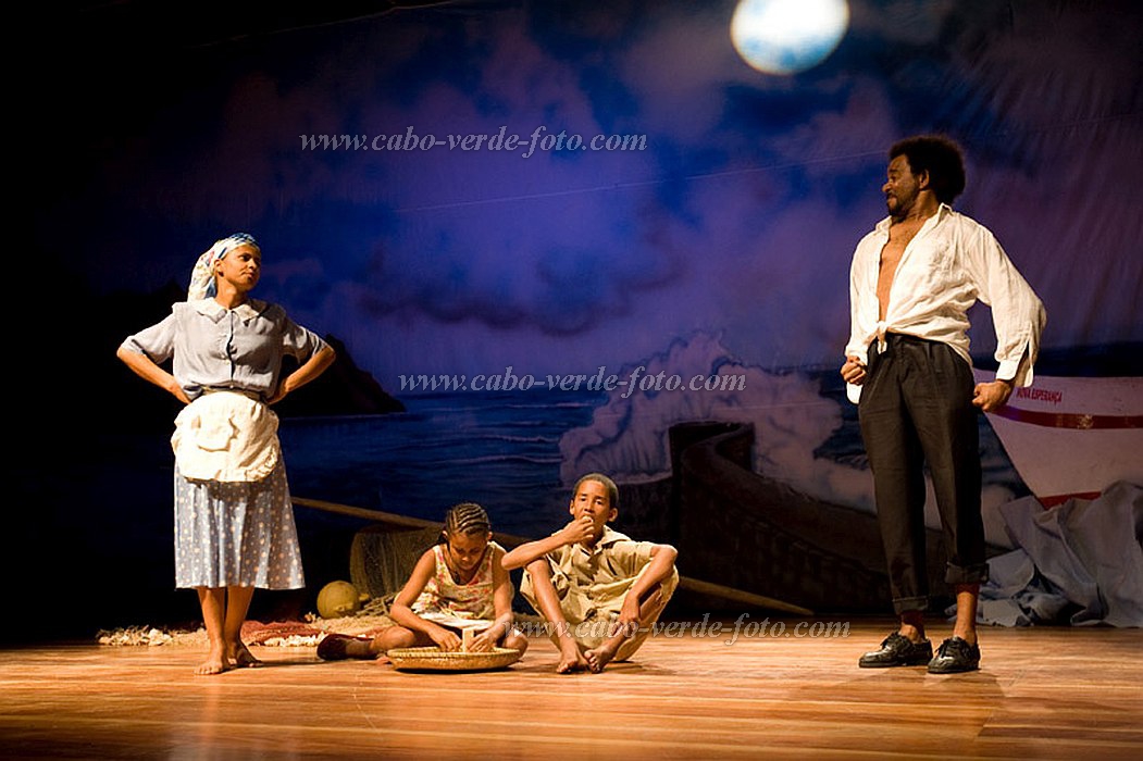 So Vicente : Mindelo : teatro : People RecreationCabo Verde Foto Gallery