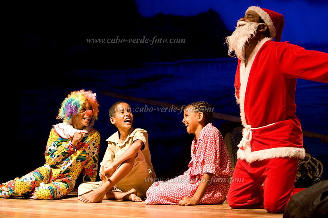 Insel: So Vicente  Wanderweg:  Ort: Mindelo Motiv: Theater Motivgruppe: People Recreation © Florian Drmer www.Cabo-Verde-Foto.com