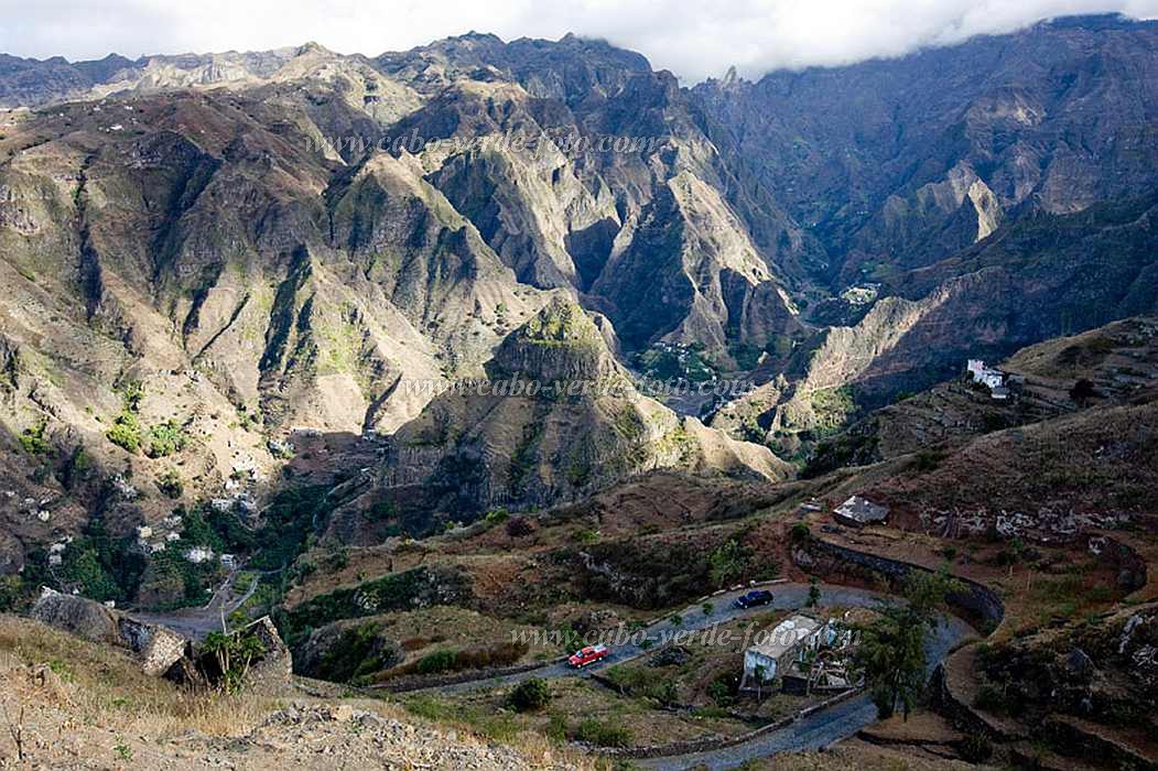 Insel: Santo Ant�o  Wanderweg:  Ort: R� de Torre Motiv: Berglandschaft Motivgruppe: Landscape Mountain &copy; Florian D�rmer www.Cabo-Verde-Foto.com