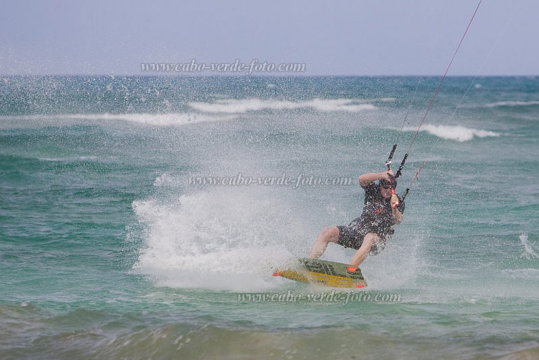 Sal : Santa Maria : kite surfing : People RecreationCabo Verde Foto Gallery