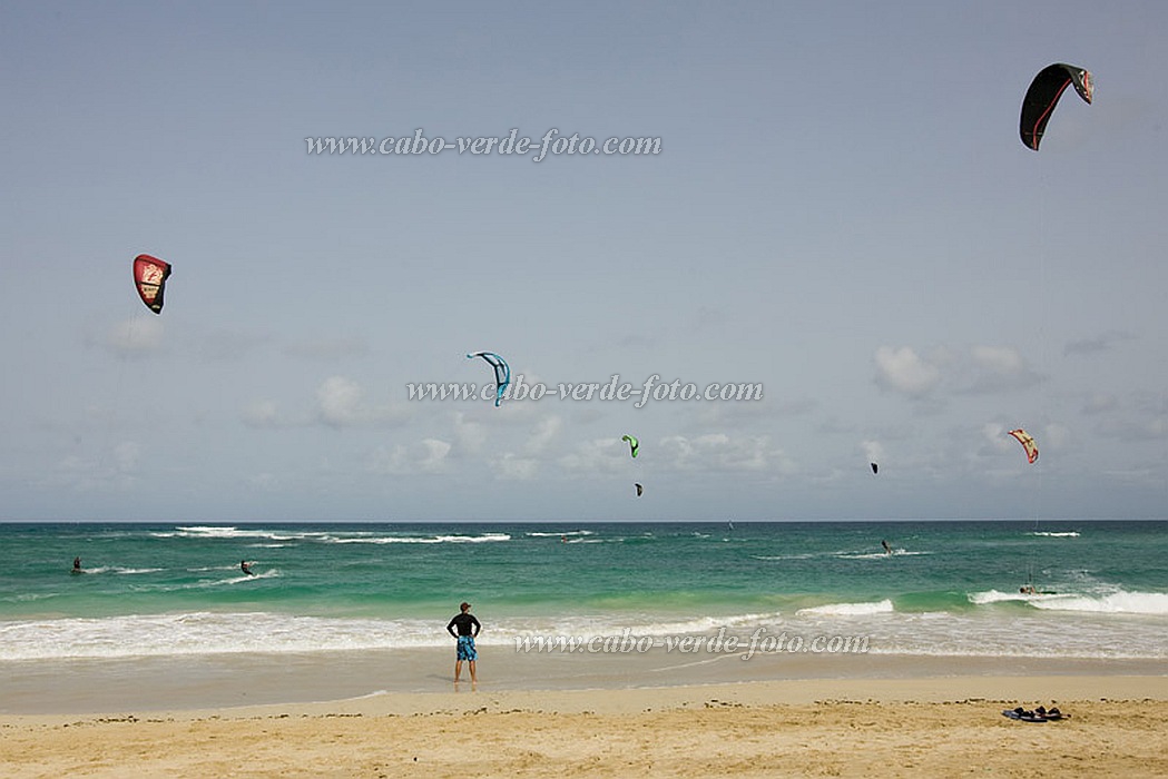 Sal : Santa Maria : kite surfing : People RecreationCabo Verde Foto Gallery